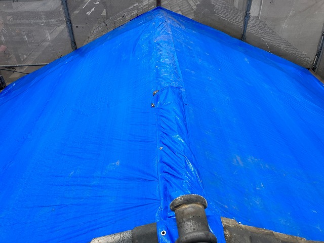 ブルーシートで養生